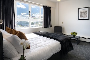 Bay Plaza Hotel