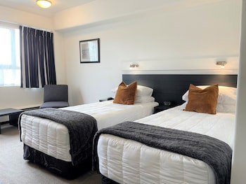 Bay Plaza Hotel