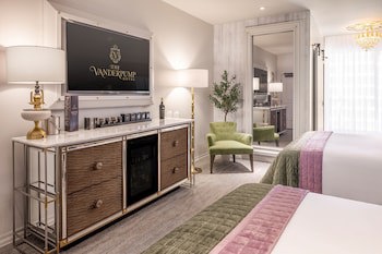 (1)Vanderpump Room, 1 King , 1 King Bed