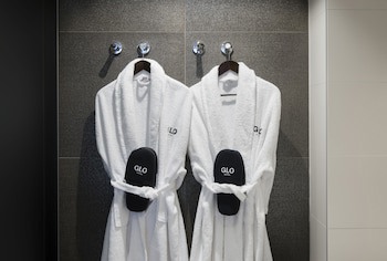Glo Hotel Art