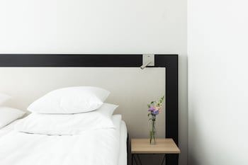 Glo Hotel Art
