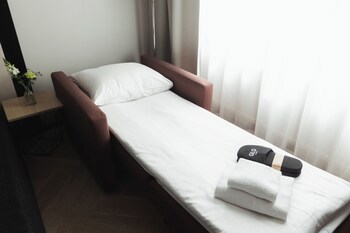 Glo Hotel Art