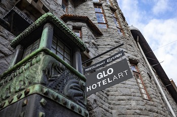 Glo Hotel Art