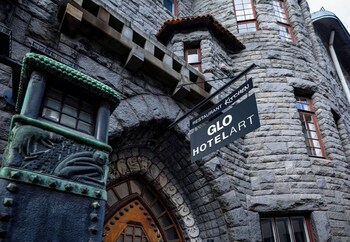 Glo Hotel Art