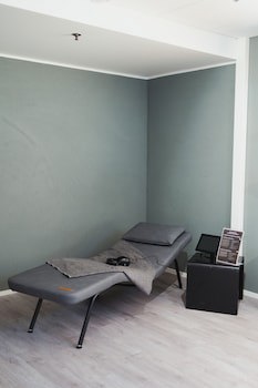 Glo Hotel Art