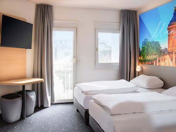 B&B HOTEL Mannheim-City fotoğrafı
