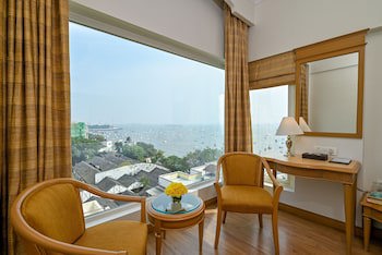 Fariyas Hotel