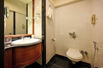 Fariyas Hotel