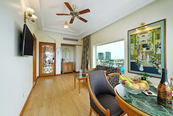 Fariyas Hotel