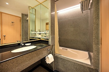 Fariyas Hotel