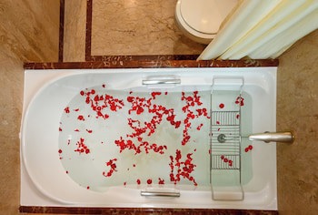 Fariyas Hotel