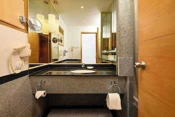 Fariyas Hotel
