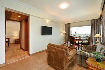Fariyas Hotel