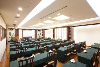 Shin-Osaka Esaka Tokyu Rei Hotel