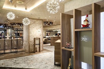 Shin-Osaka Esaka Tokyu Rei Hotel
