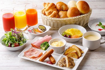 Shin-Osaka Esaka Tokyu Rei Hotel