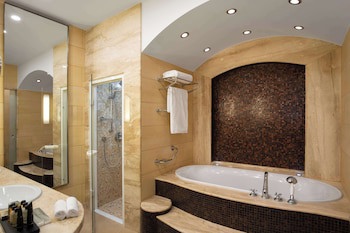 Radisson Collection Astorija Hotel, Vilnius