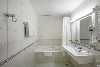 Grata By Centrum Hotels