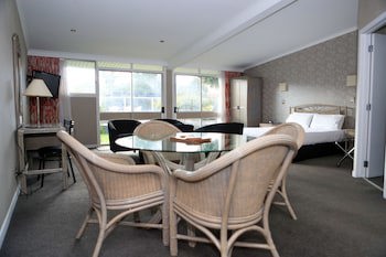 The Avenue Hotel