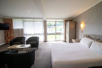 The Avenue Hotel