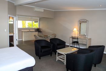 The Avenue Hotel