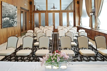Devin Hotel