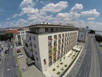 Devin Hotel