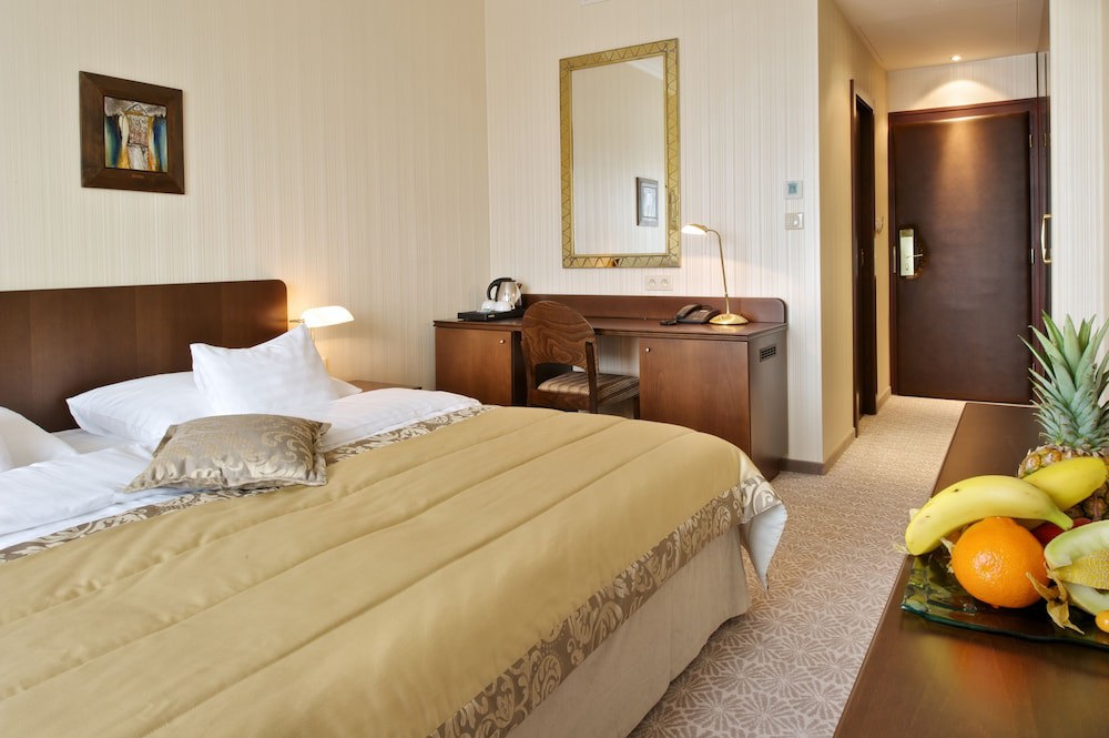 Devin Hotel