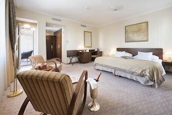Devin Hotel