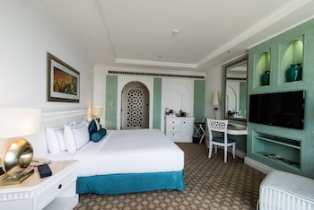 Al Habtoor Grand Resort, Autograph Collection