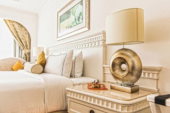 Al Habtoor Grand Resort, Autograph Collection