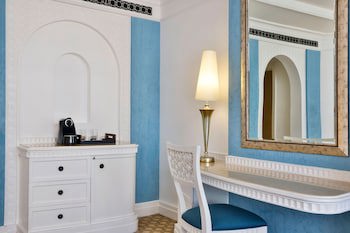 Al Habtoor Grand Resort, Autograph Collection