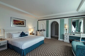 Al Habtoor Grand Resort, Autograph Collection