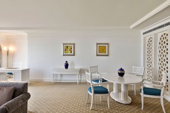 Al Habtoor Grand Resort, Autograph Collection