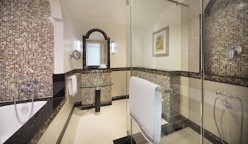 Al Habtoor Grand Resort, Autograph Collection