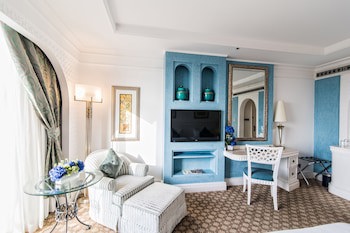 Al Habtoor Grand Resort, Autograph Collection