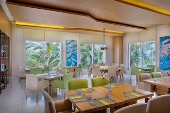 Al Habtoor Grand Resort, Autograph Collection