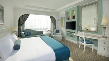 Al Habtoor Grand Resort, Autograph Collection