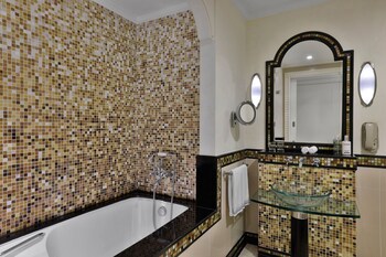 Al Habtoor Grand Resort, Autograph Collection