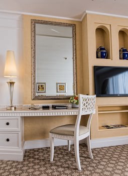 Al Habtoor Grand Resort, Autograph Collection