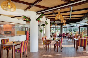 Al Habtoor Grand Resort, Autograph Collection