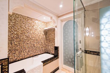 Al Habtoor Grand Resort, Autograph Collection