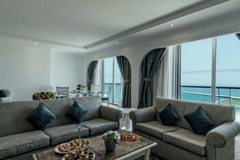 Al Habtoor Grand Resort, Autograph Collection