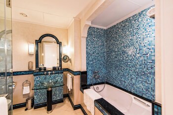 Al Habtoor Grand Resort, Autograph Collection