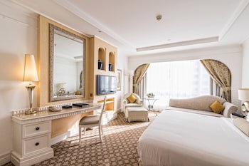 Al Habtoor Grand Resort, Autograph Collection
