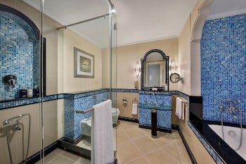 Al Habtoor Grand Resort, Autograph Collection