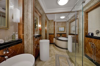 Al Habtoor Grand Resort, Autograph Collection