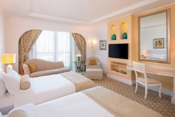 Al Habtoor Grand Resort, Autograph Collection