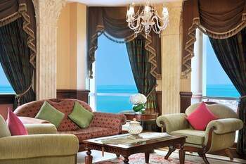 Al Habtoor Grand Resort, Autograph Collection