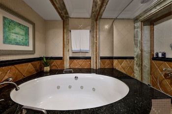 Al Habtoor Grand Resort, Autograph Collection